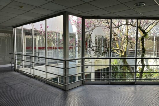 ​Tâmplărie din aluminiu sau PVC? Care variantă îți oferă mai multe avantaje?