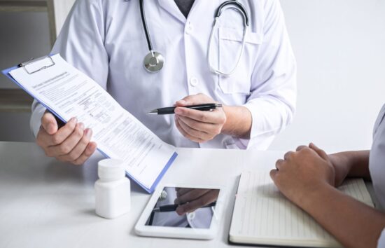 Cât poate costa o consultație medicală în străinătate fără asigurare